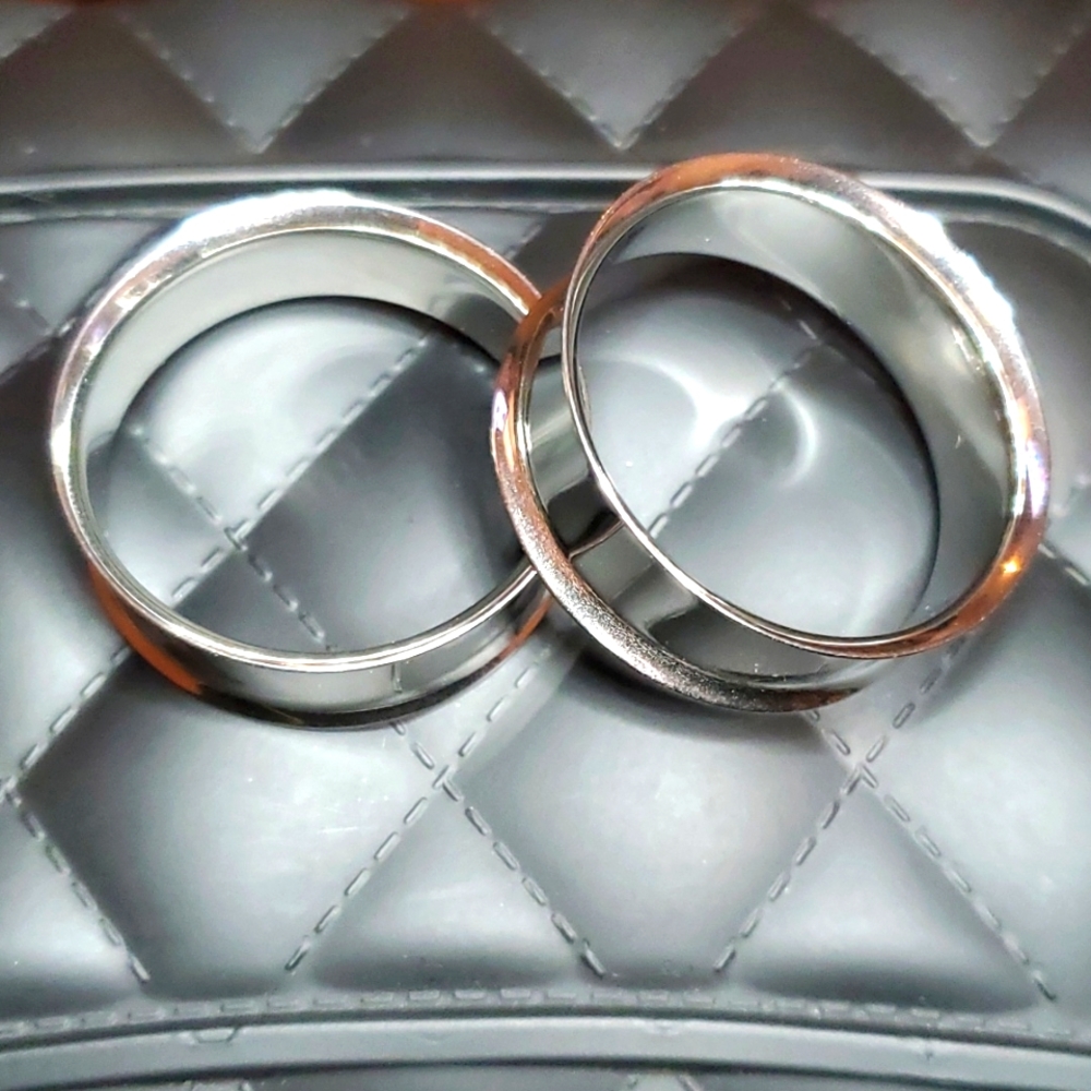 Stainless steel Gauges ear plugs 1 pair size 1/1/4 inch gauge = 32 mm